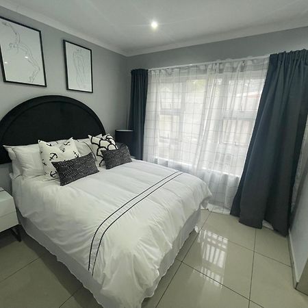 Trendy, Comfortable 1 Bedroom Apartments In Umtata Exterior photo