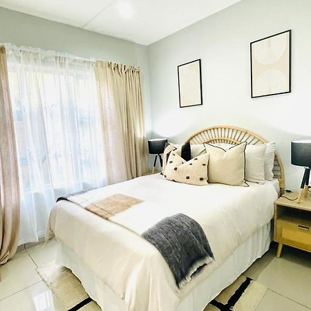 Trendy, Comfortable 1 Bedroom Apartments In Umtata Exterior photo