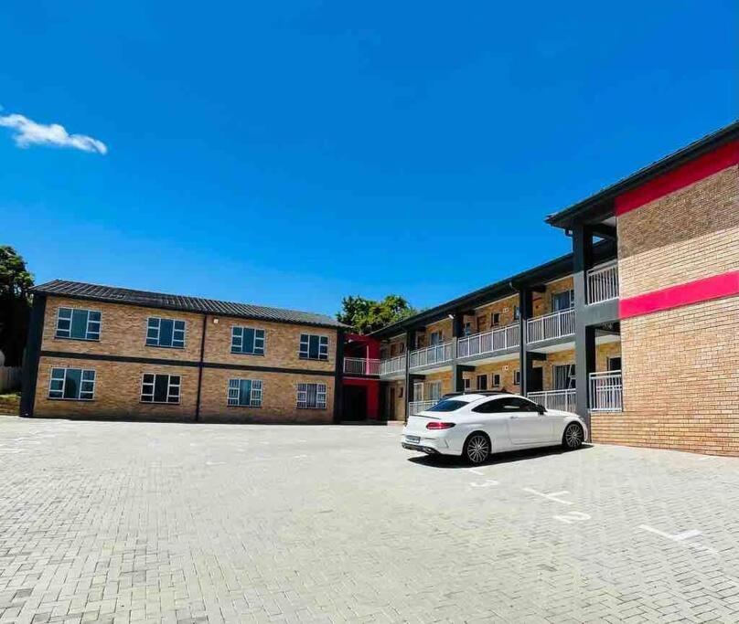 Trendy, Comfortable 1 Bedroom Apartments In Umtata Exterior photo