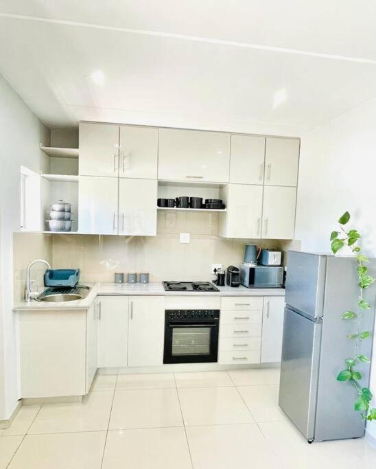 Trendy, Comfortable 1 Bedroom Apartments In Umtata Exterior photo