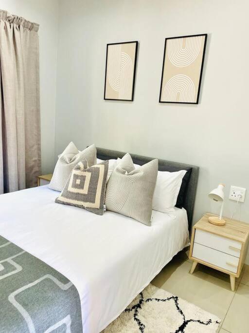 Trendy, Comfortable 1 Bedroom Apartments In Umtata Exterior photo