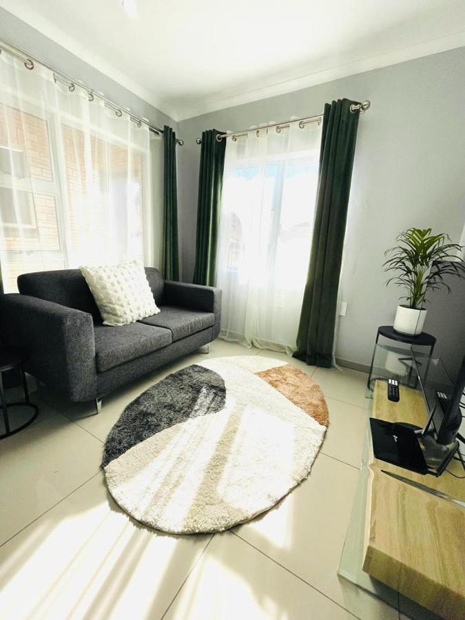 Trendy, Comfortable 1 Bedroom Apartments In Umtata Exterior photo