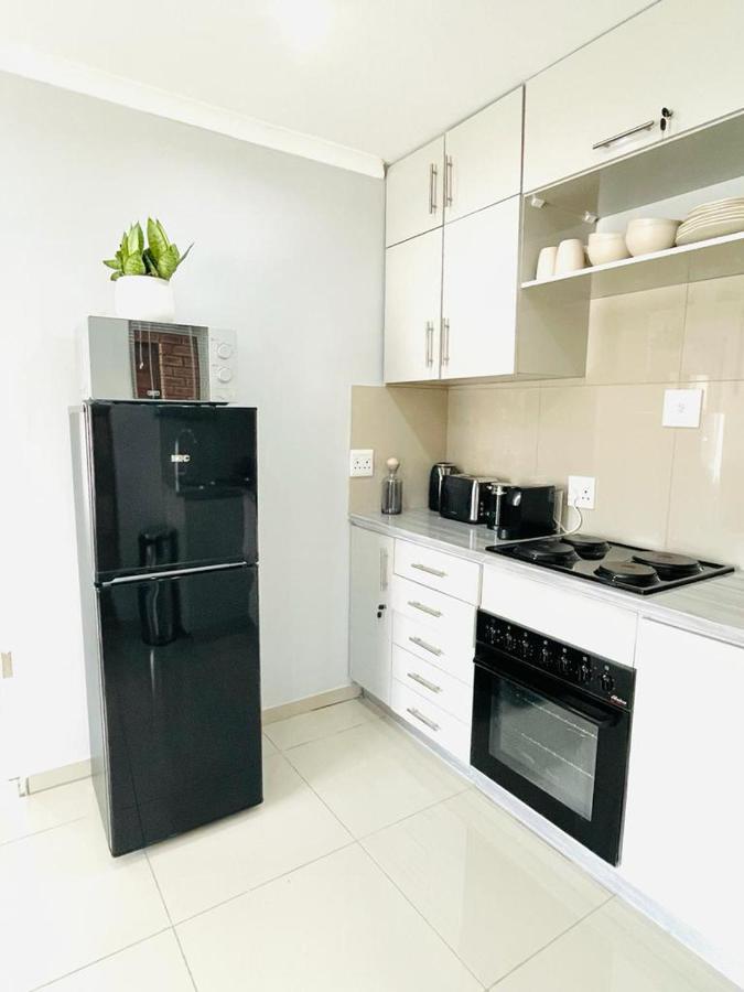 Trendy, Comfortable 1 Bedroom Apartments In Umtata Exterior photo