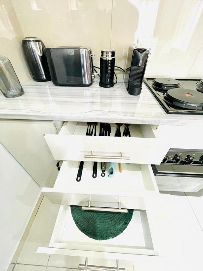 Trendy, Comfortable 1 Bedroom Apartments In Umtata Exterior photo