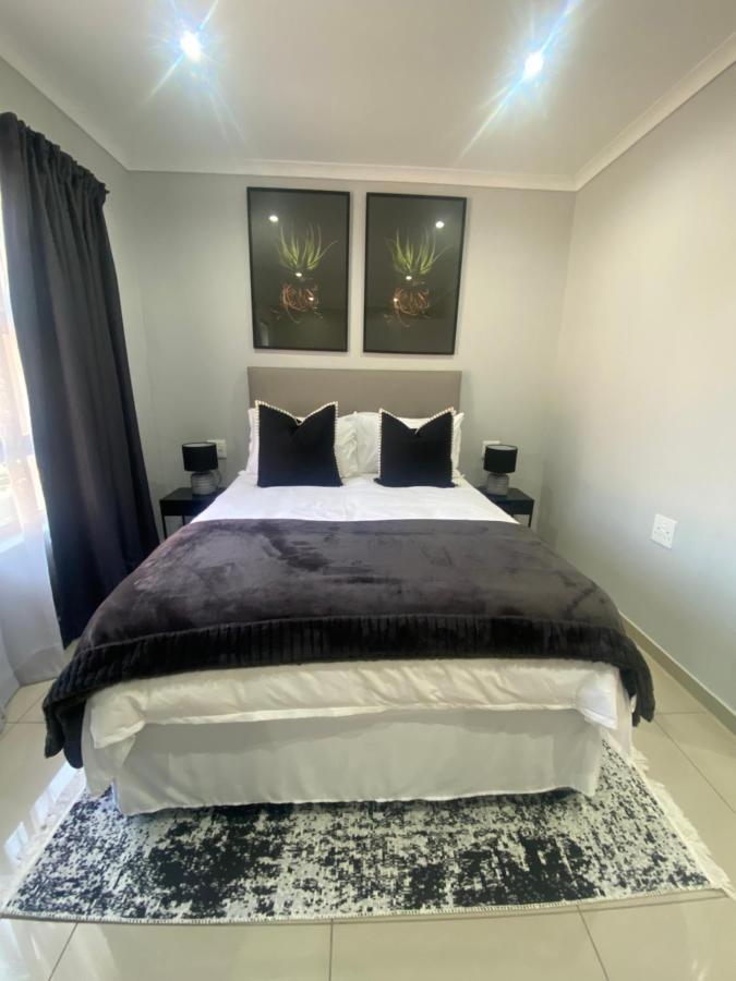 Trendy, Comfortable 1 Bedroom Apartments In Umtata Exterior photo