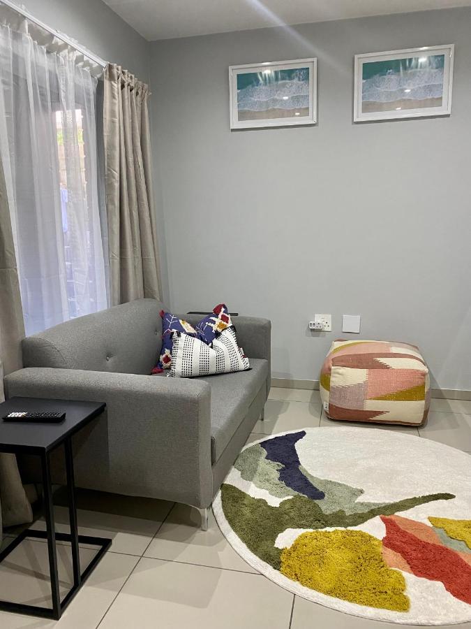 Trendy, Comfortable 1 Bedroom Apartments In Umtata Exterior photo