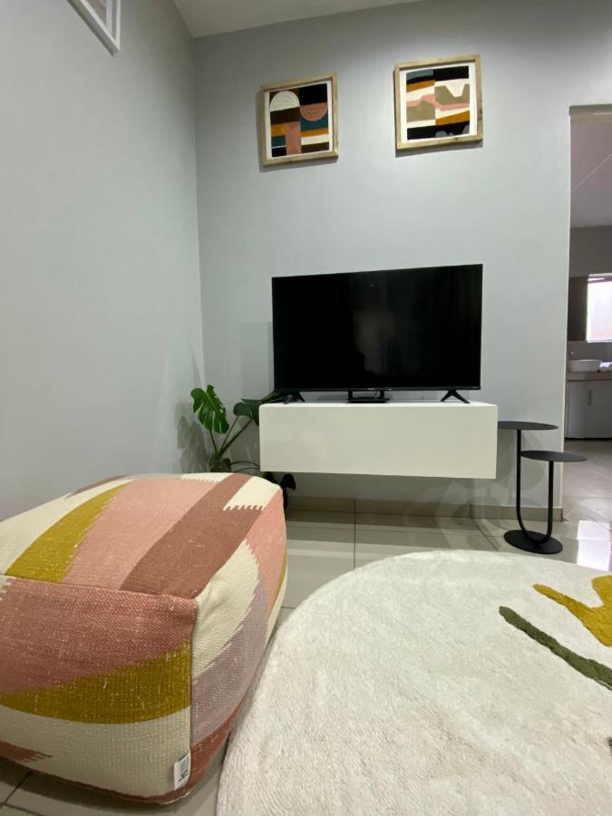 Trendy, Comfortable 1 Bedroom Apartments In Umtata Exterior photo