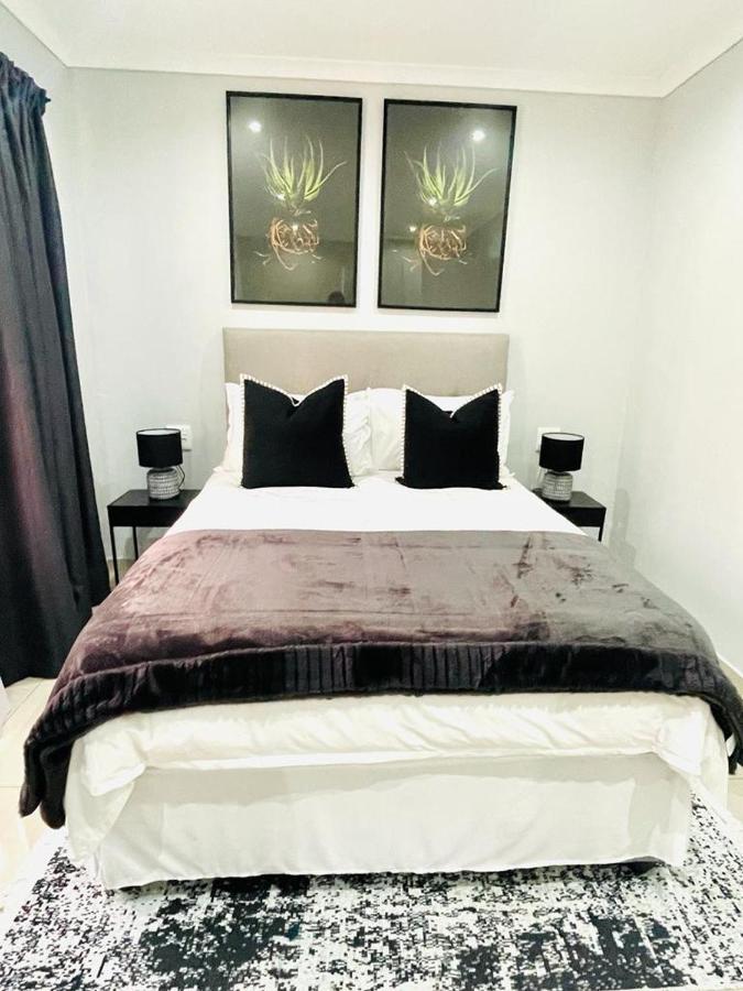 Trendy, Comfortable 1 Bedroom Apartments In Umtata Exterior photo