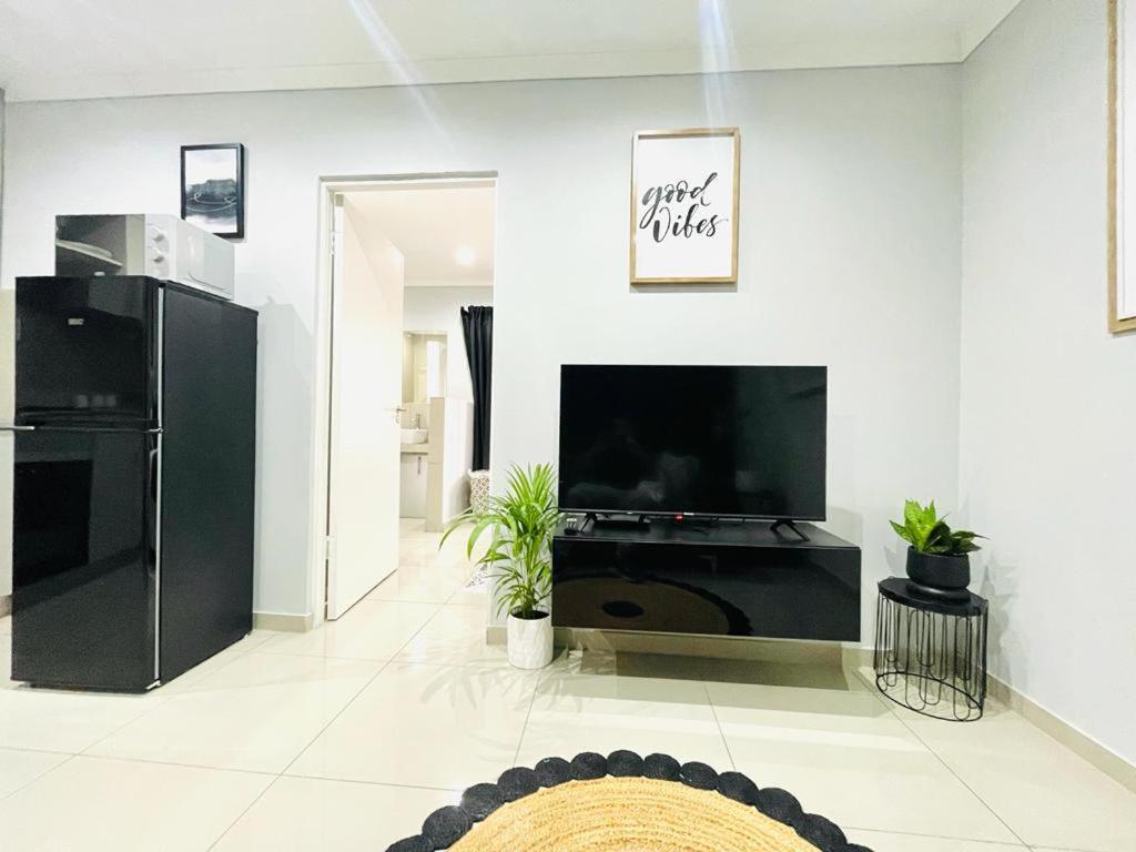 Trendy, Comfortable 1 Bedroom Apartments In Umtata Exterior photo