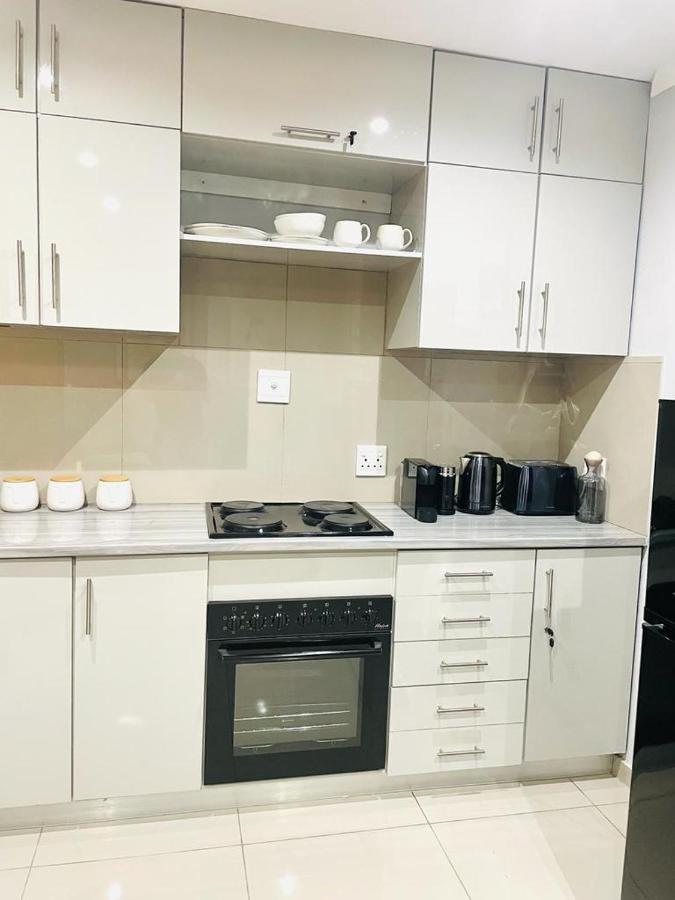 Trendy, Comfortable 1 Bedroom Apartments In Umtata Exterior photo