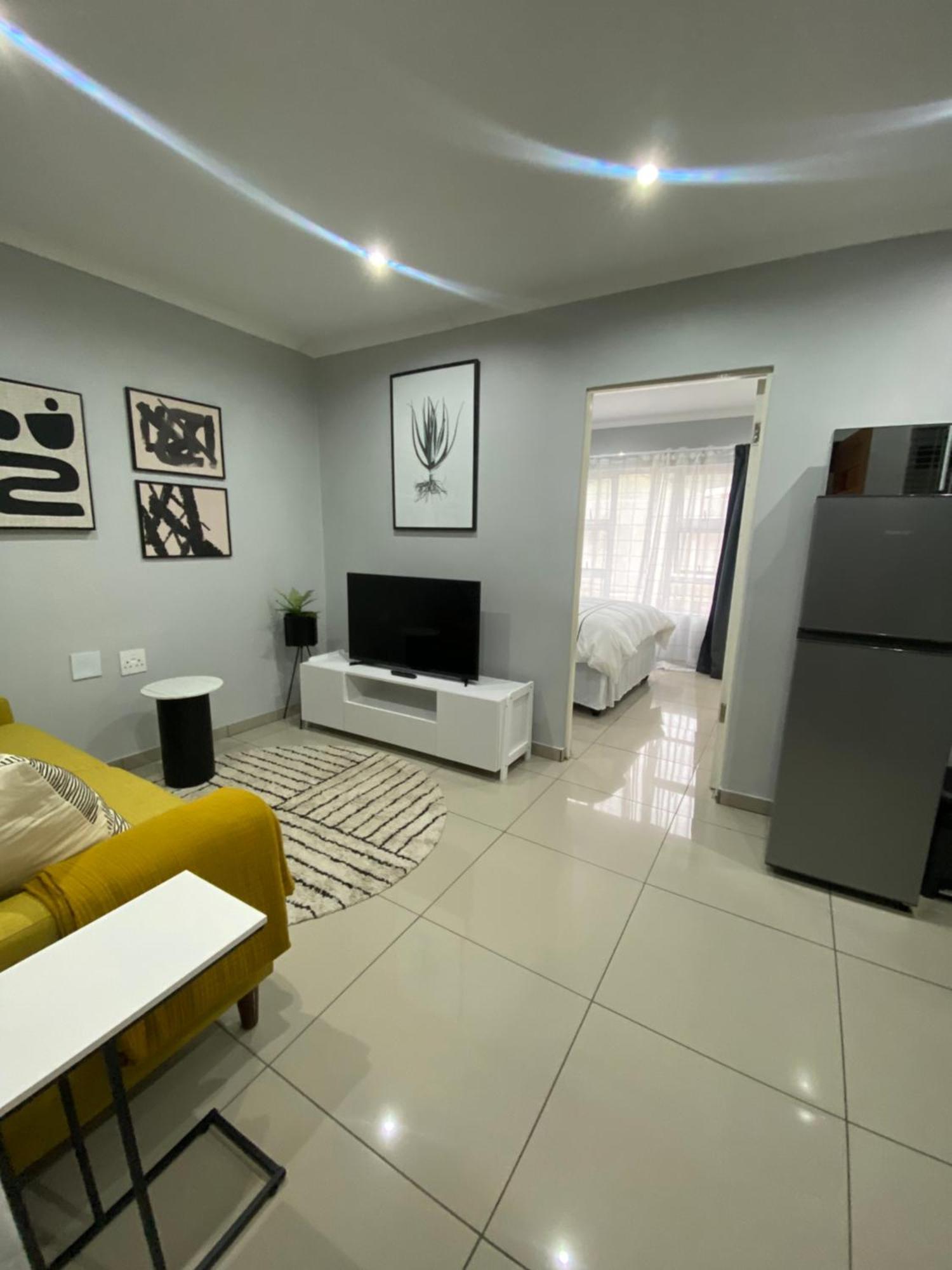 Trendy, Comfortable 1 Bedroom Apartments In Umtata Exterior photo
