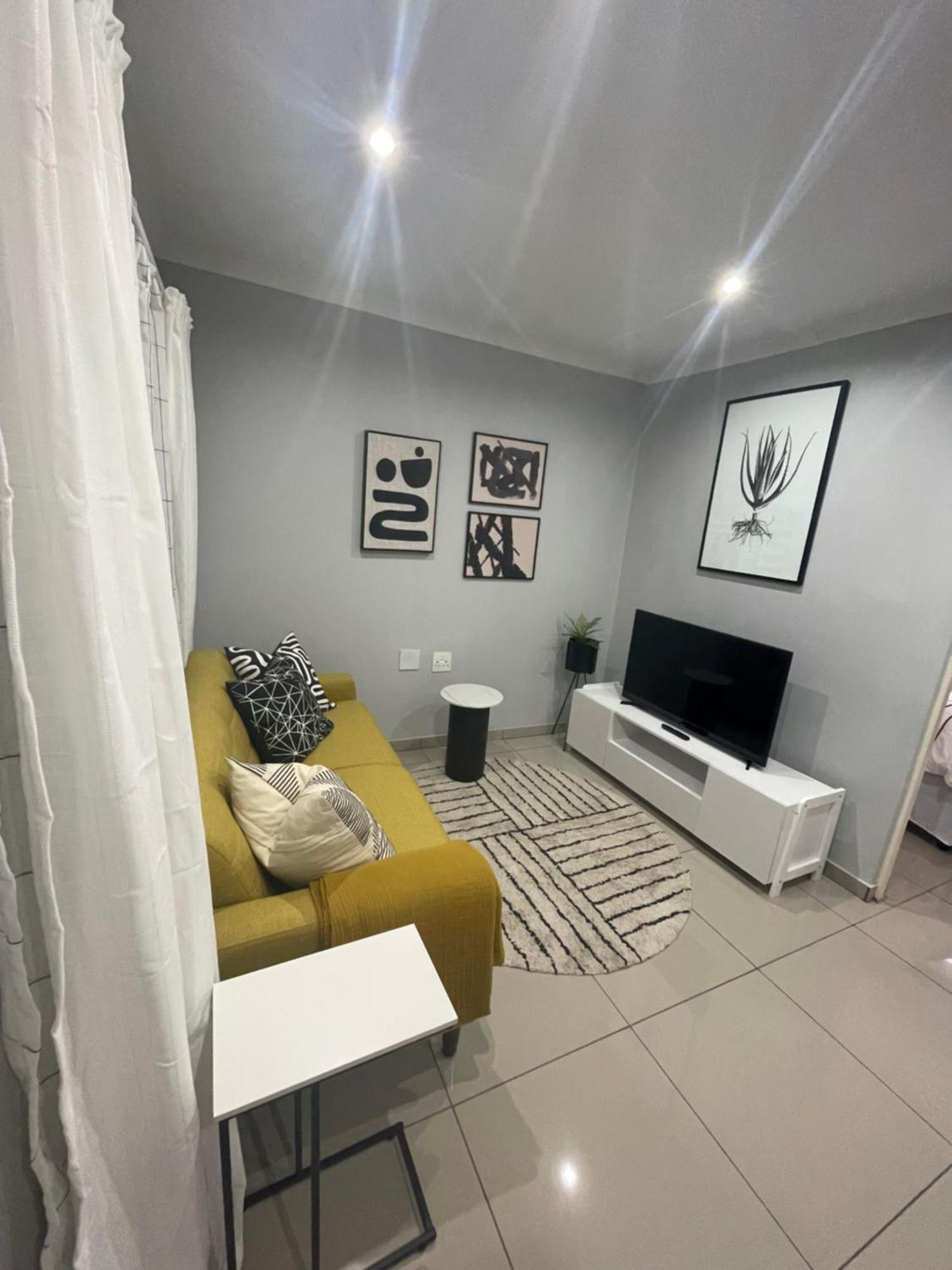 Trendy, Comfortable 1 Bedroom Apartments In Umtata Exterior photo