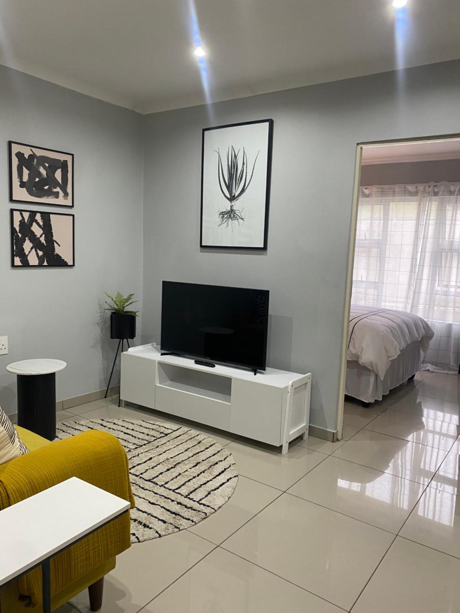 Trendy, Comfortable 1 Bedroom Apartments In Umtata Exterior photo