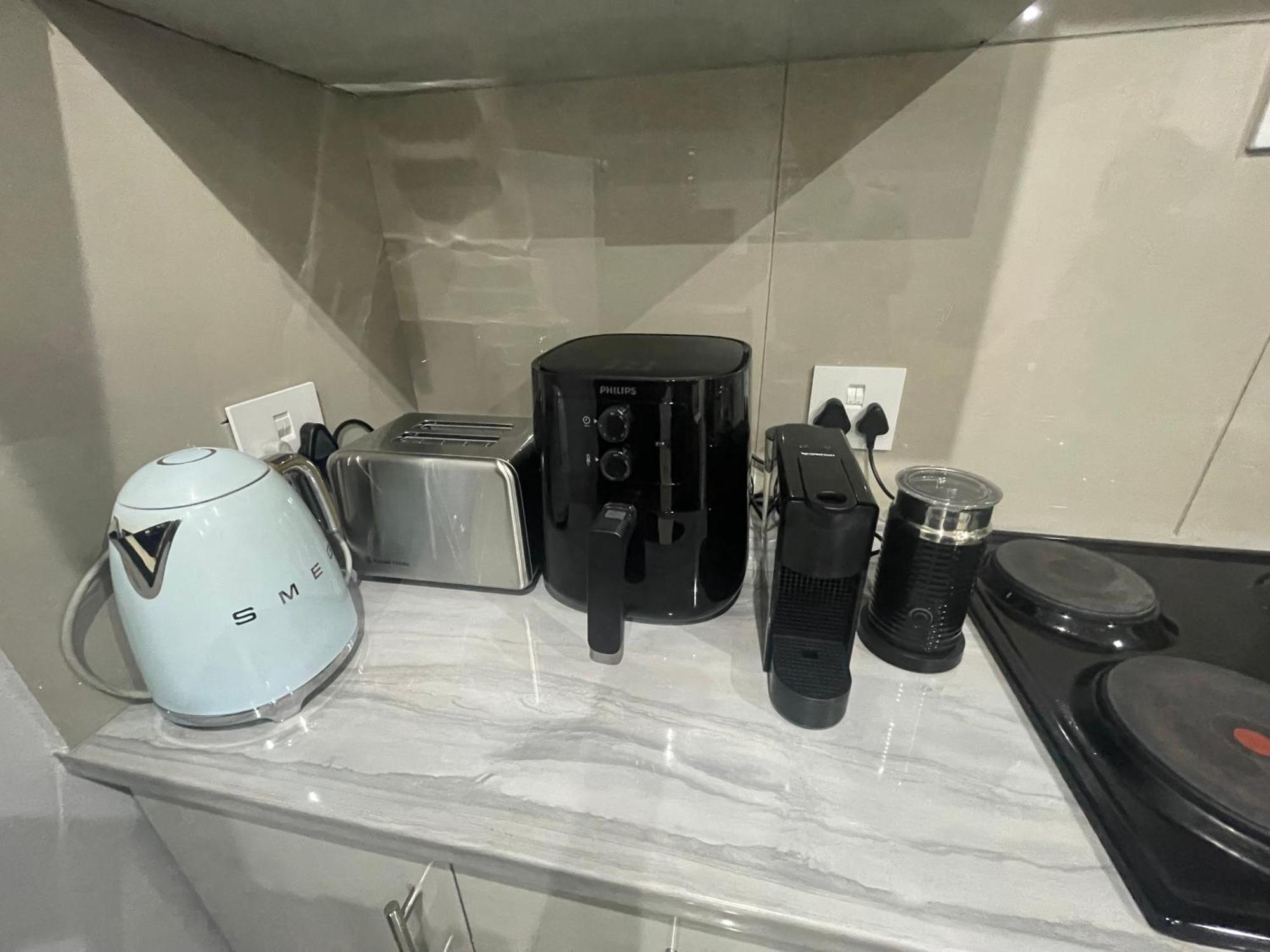 Trendy, Comfortable 1 Bedroom Apartments In Umtata Exterior photo