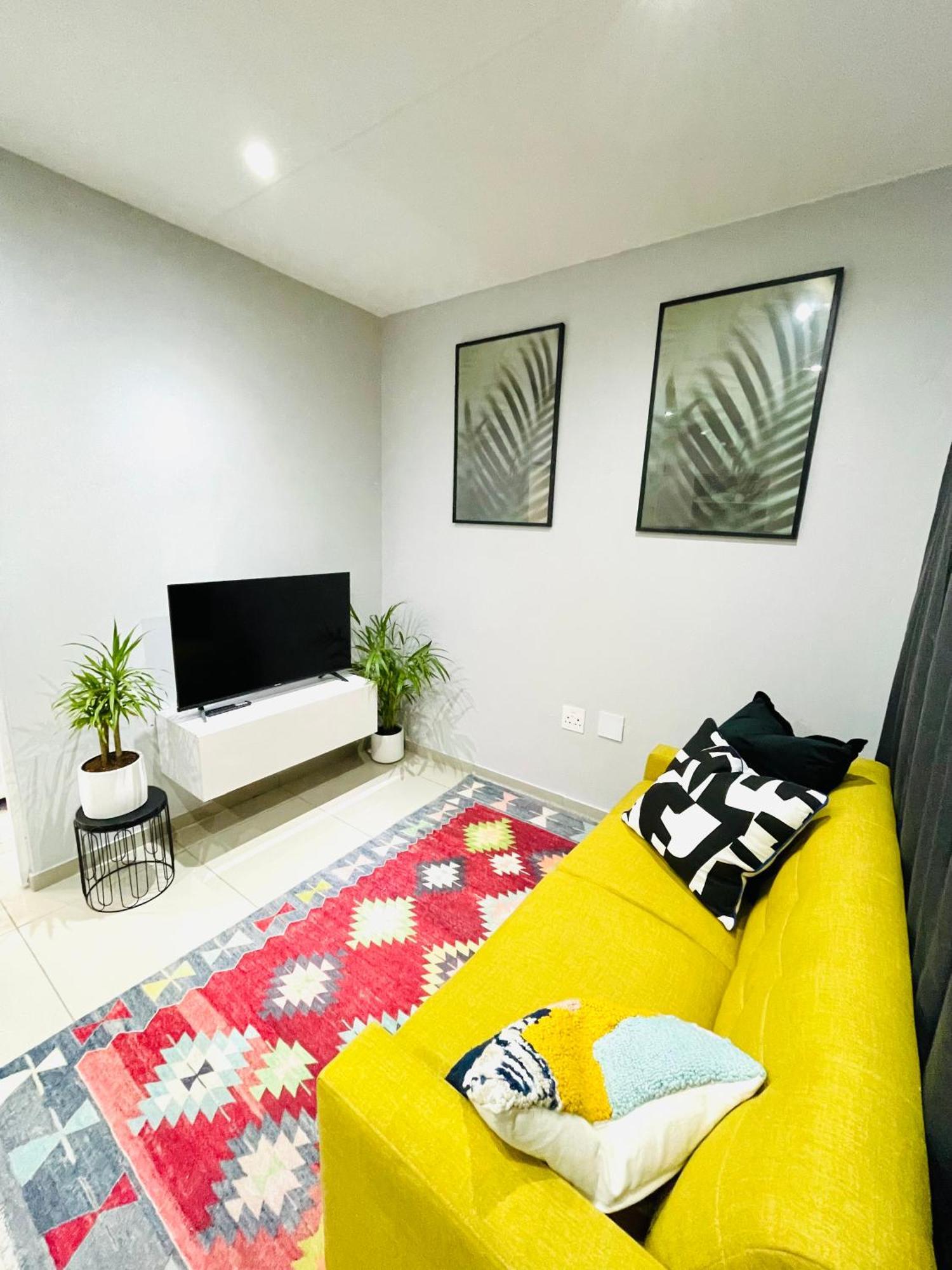 Trendy, Comfortable 1 Bedroom Apartments In Umtata Exterior photo