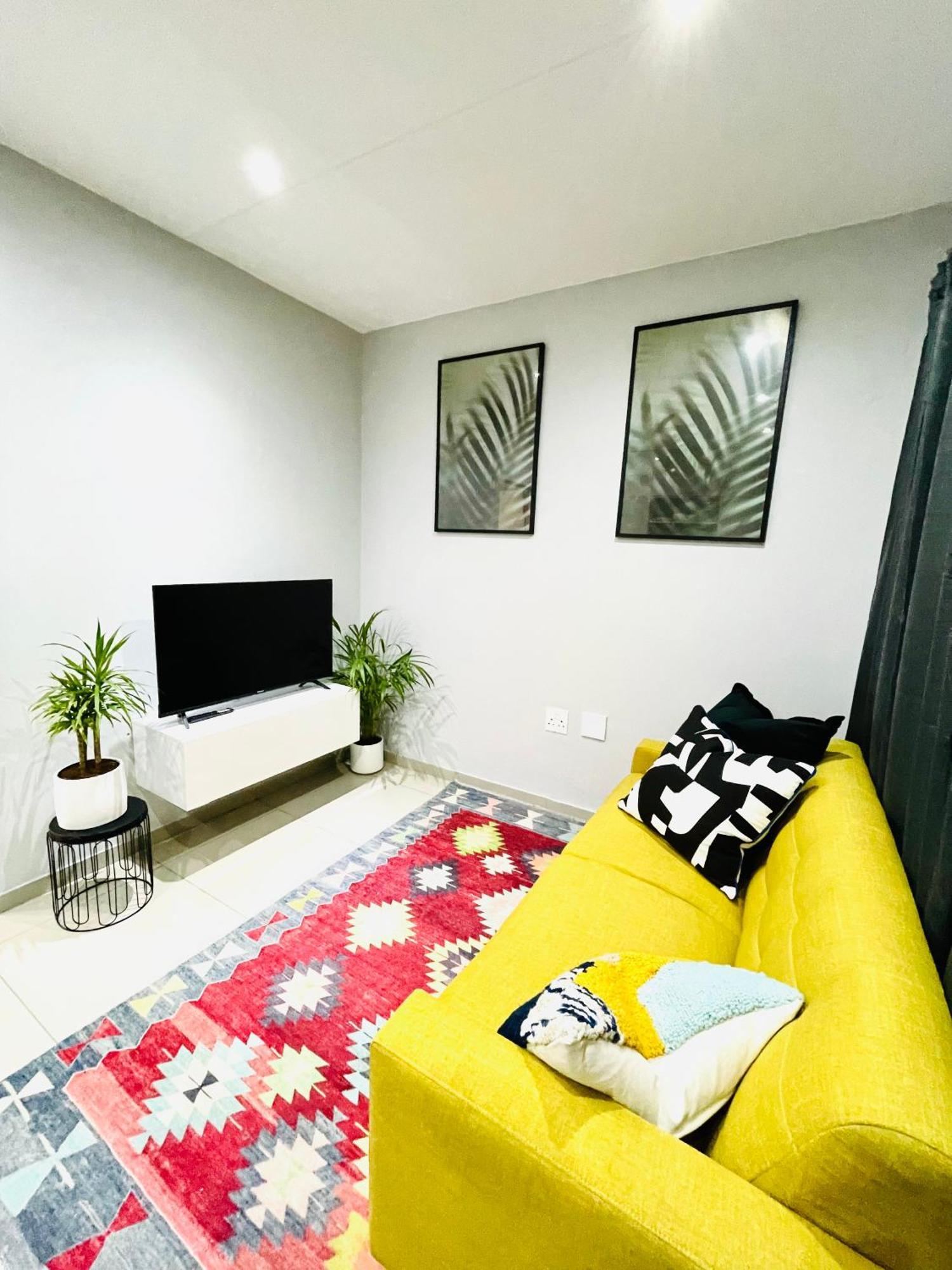 Trendy, Comfortable 1 Bedroom Apartments In Umtata Exterior photo