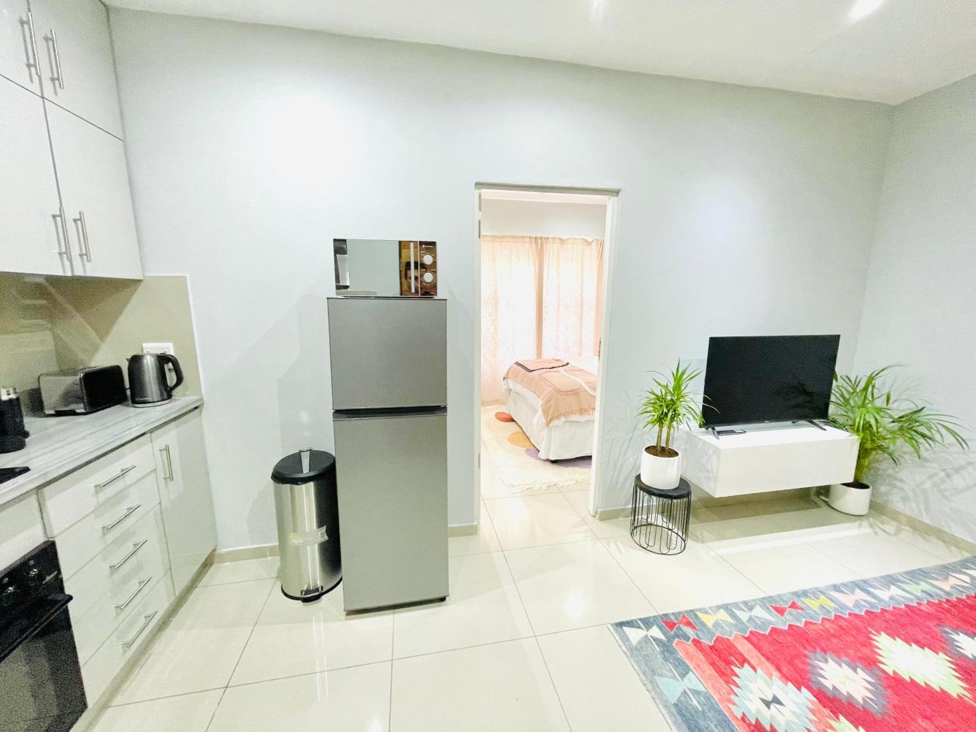 Trendy, Comfortable 1 Bedroom Apartments In Umtata Exterior photo