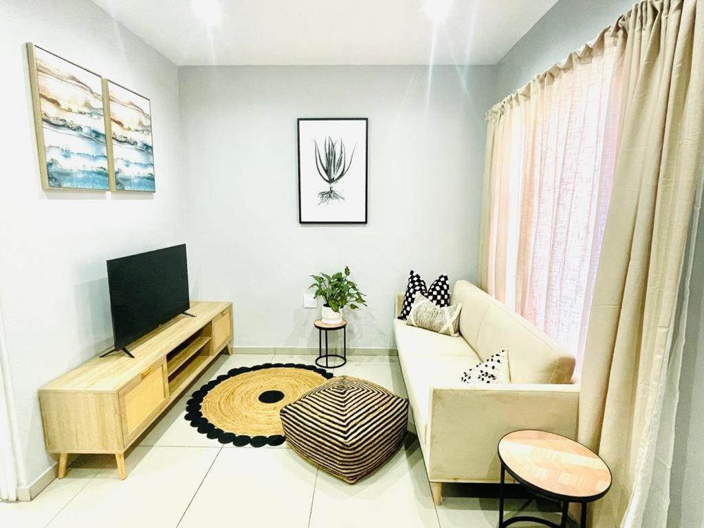 Trendy, Comfortable 1 Bedroom Apartments In Umtata Exterior photo
