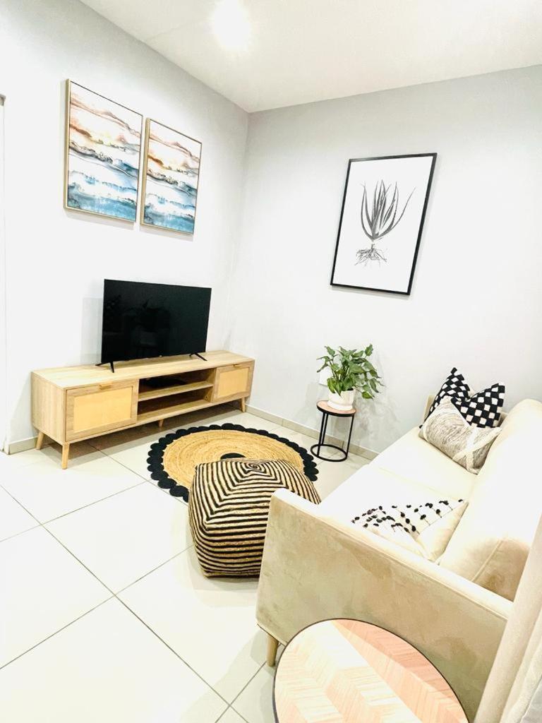 Trendy, Comfortable 1 Bedroom Apartments In Umtata Exterior photo