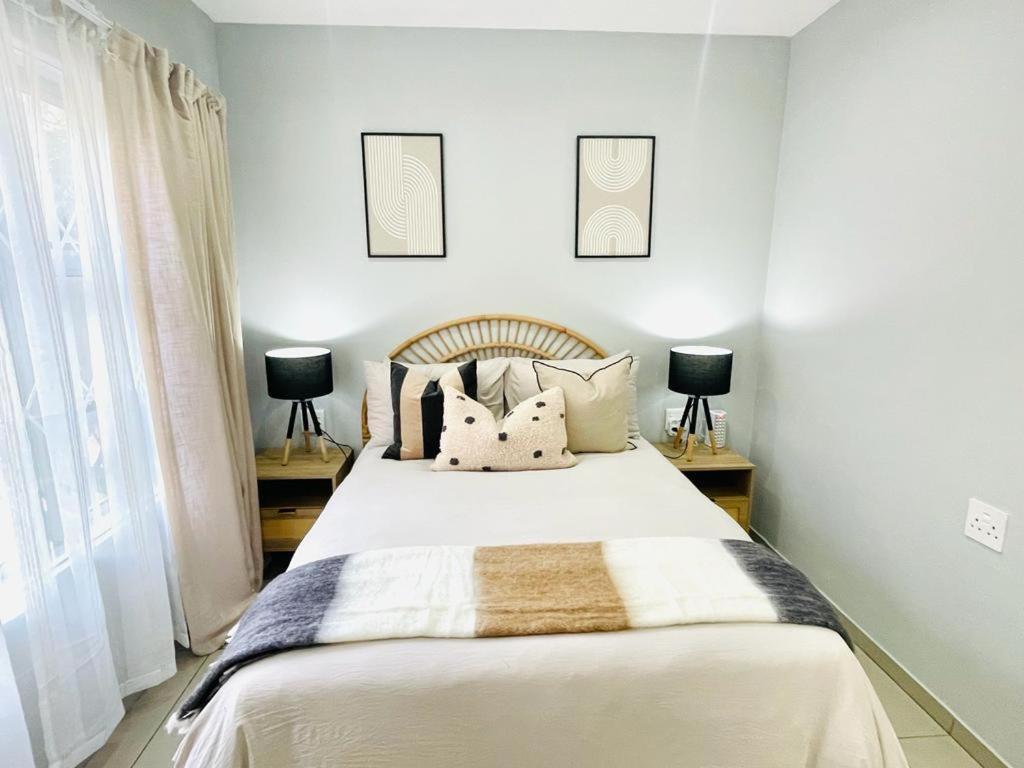 Trendy, Comfortable 1 Bedroom Apartments In Umtata Exterior photo