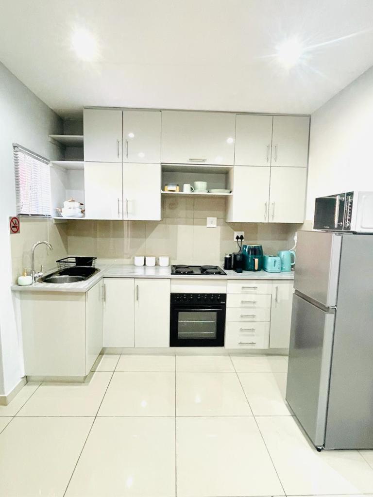 Trendy, Comfortable 1 Bedroom Apartments In Umtata Exterior photo