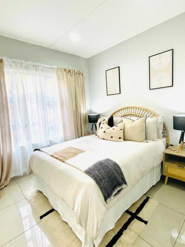 Trendy, Comfortable 1 Bedroom Apartments In Umtata Exterior photo
