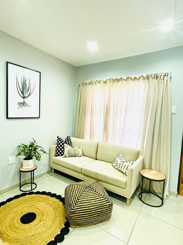 Trendy, Comfortable 1 Bedroom Apartments In Umtata Exterior photo